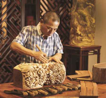 王士豐紅木：醉心精雕，極致工藝詮釋新時(shí)代“工匠精神”