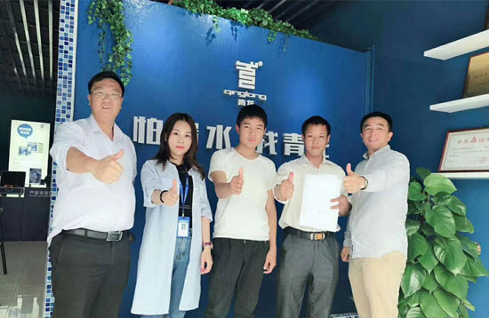 青龍家裝防水點燃創(chuàng)業(yè)激情 湖北李總盛情入盟