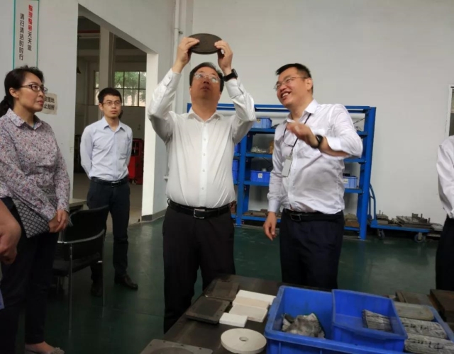 廣州市白云區(qū)領(lǐng)導(dǎo)蒞臨紅日燃具有限公司調(diào)研指導(dǎo)工作 廣州市白云區(qū)領(lǐng)導(dǎo)蒞臨紅日燃具有限公司調(diào)研指導(dǎo)工作