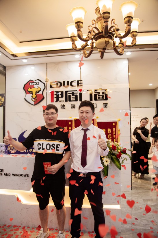 《聚焦伊盾榜樣》第二期——伊盾門(mén)窗南充杜總：選擇重于努力